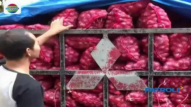 Tiga ton bawang merah masuk ke Indonesia secara illegal.  