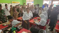 Pantau Makan Bergizi Gratis di Depok, Meutya Hafid: Menu Tak Dibuat Sama, Tapi Ada Standarnya