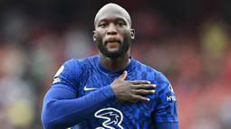 Romelu Lukaku. Striker Chelsea berusia 28 tahun yang musim ini telah tampil 16 kali dengan mencetak 5 gol dan 1 assist ini ditaksir memiliki nilai pasar sebesar 100 juta euro. Ia juga menjadi pemain termahal keempat di dunia sekaligus pemain termahal kedua di Liga Inggris. (AFP/Justin Tallis)