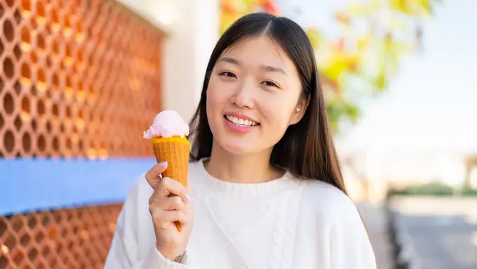 santai bahagia tersenyum