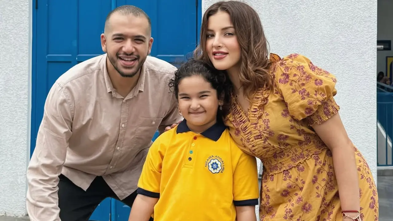 6 Potret Tasya Farasya dan Ahmad Assegaf di Acara Sekolah Anak Usai Ambil Rapor