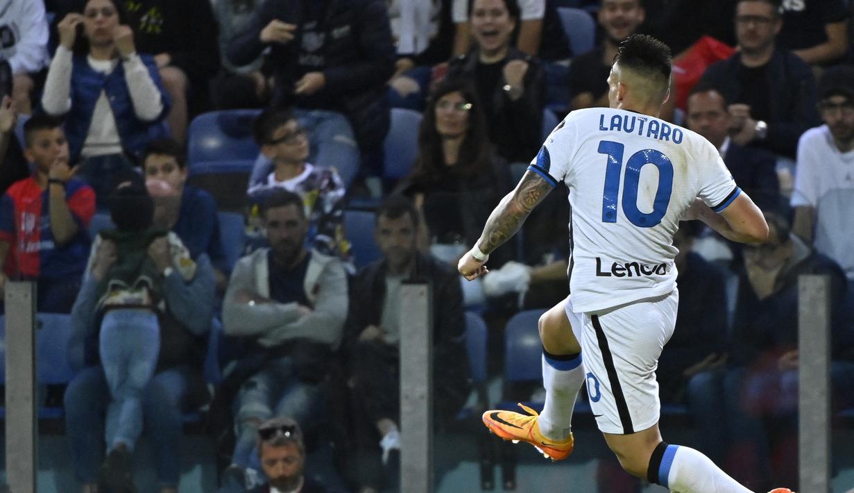 Inter Milan berhasil mengunci kemenangan lewat gol kedua Lautaro Martinez pada menit ke-84 untuk menang 3-1. (AFP/Miguel Medina)