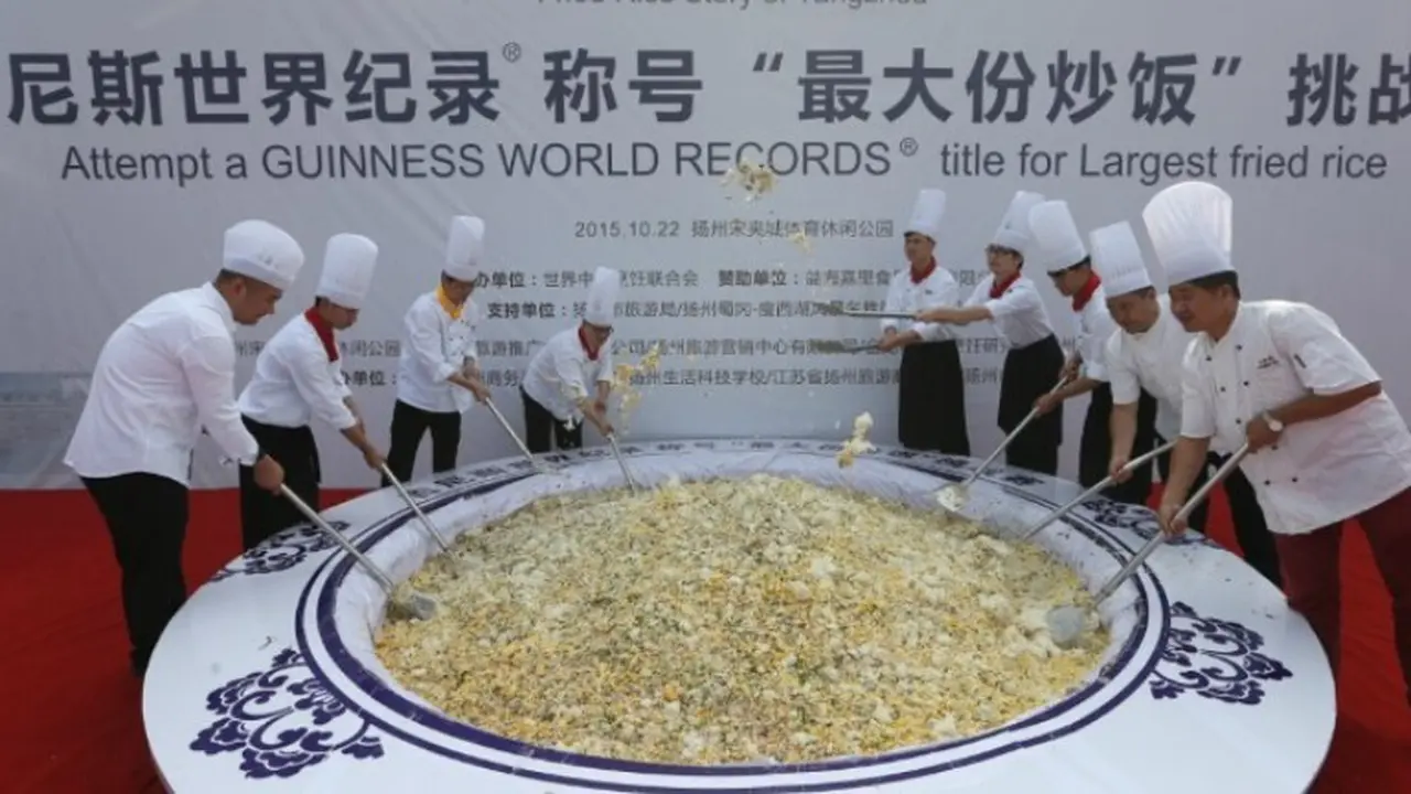 Tidak Habis Dimakan, Rekor Nasi Goreng 4,2 Ton di China Dicabut