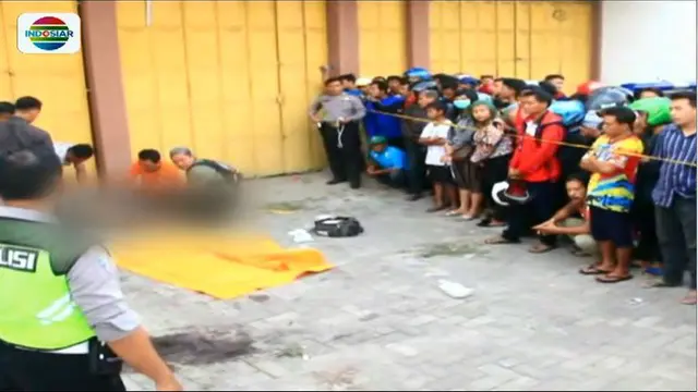 Remaja laki-laki diduga anak punk tewas di depan toko kosong di Jombang, Jawa Timur, dengan luka tusuk di kepala.