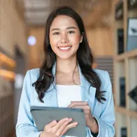 ilustrasi perempuan dewasa/WHYFRAME/Shutterstock