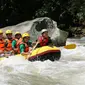 Federasi Arung Jeram Indonesia (FAJI) Bengkulu menyesalkan peristiwa yang merenggut naya salah seorang dosen Universitas Bengkulu saat menjadi pemandu arung jeram (Liputan6.com/Yuliardi Hardjo)