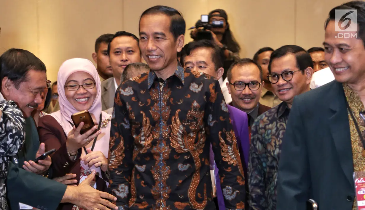 Calon Presiden nomer urut 01 Joko Widodo tiba menghadiri Dialog Silaturahmi Paslon Presiden dan Wakil Presiden Bersama Komunitas Kesehatan di Gedung Bidakara Jakarta, Kamis (28/2). (Liputan6.com/HO/Cendi Safitri)