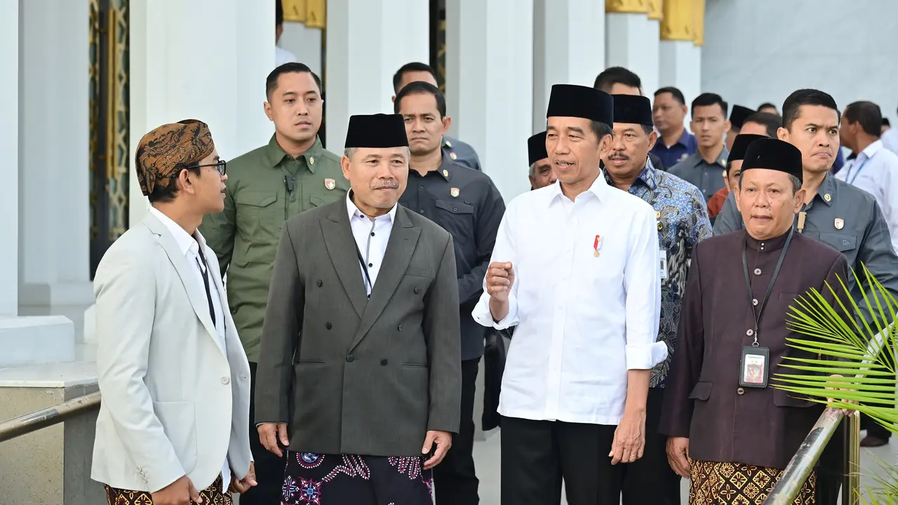 Presiden Joko Widodo atau Jokowi saat menghadiri acara penyerahan Mushaf Al-Qur’an di Masjid Mohammed bin Zayed, Kota Surakarta.