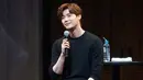 Agensi dari Lee Jong Suk, YG Enterainment pun menanggapi kabar tersebut. Mereka mengaku jika aktor berwajah tampan itu sedang mempertimbangkan tawaran tersebut. (Foto: instagram.com/jongsuk0206)