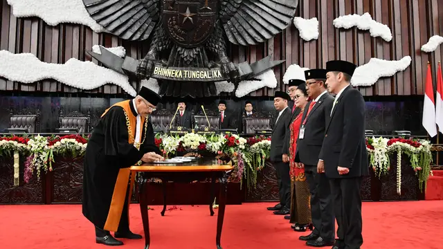 Pelantikan Anggota MPR 2019-2024 Sukses, Pimpinan Sidang: Terima Kasih Pimpinan MPR 2014-2019