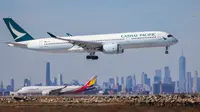 Pesawat Airbus A350 yang dioperasikan maskapaai asal Hong Kong, Cathay Pacific. (dok. Charly TRIBALLEAU / AFP)