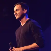 Tak hanya seorang penyanyi, namun Tommy Page juga memiliki peran bermusik dari balik layar. Ia melahirkan beberapa penyanyi hebat lainnya, seperti Michael Bubble, Alanis Morissette, Josh Groban, David Foster dan Green Day. (AFP/Bintang.com)