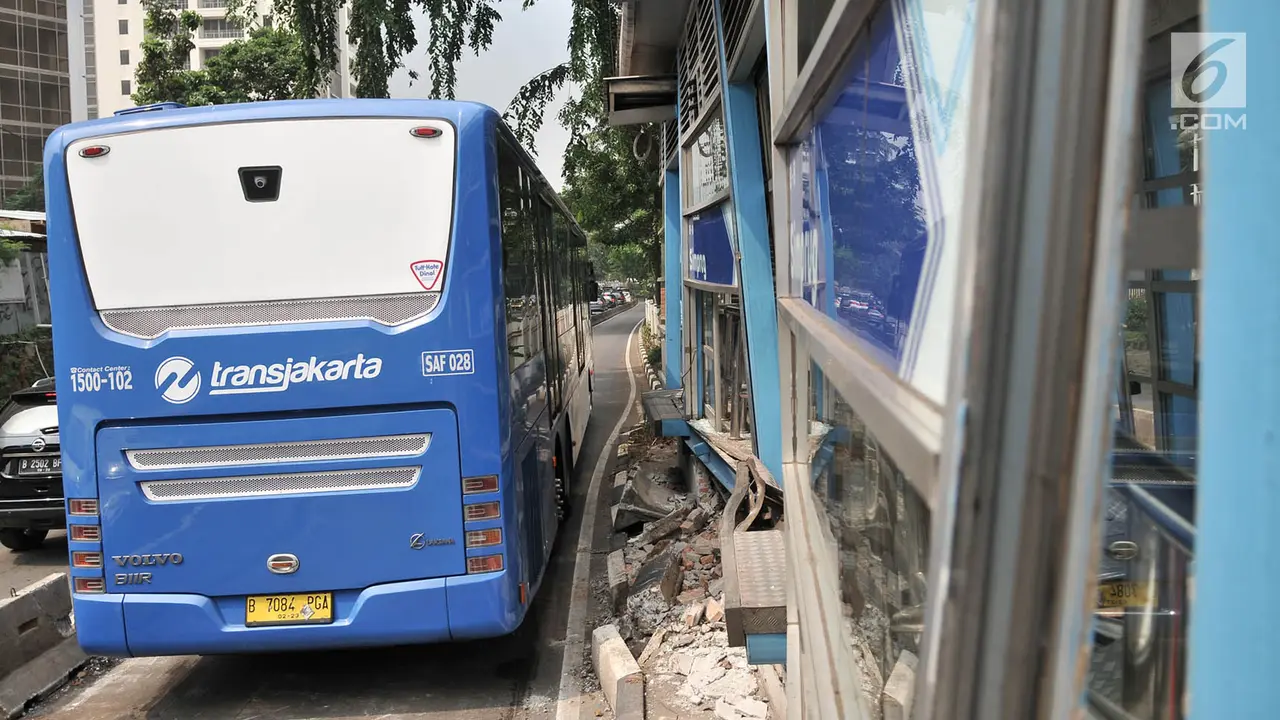 Halte Transjakarta Simprug