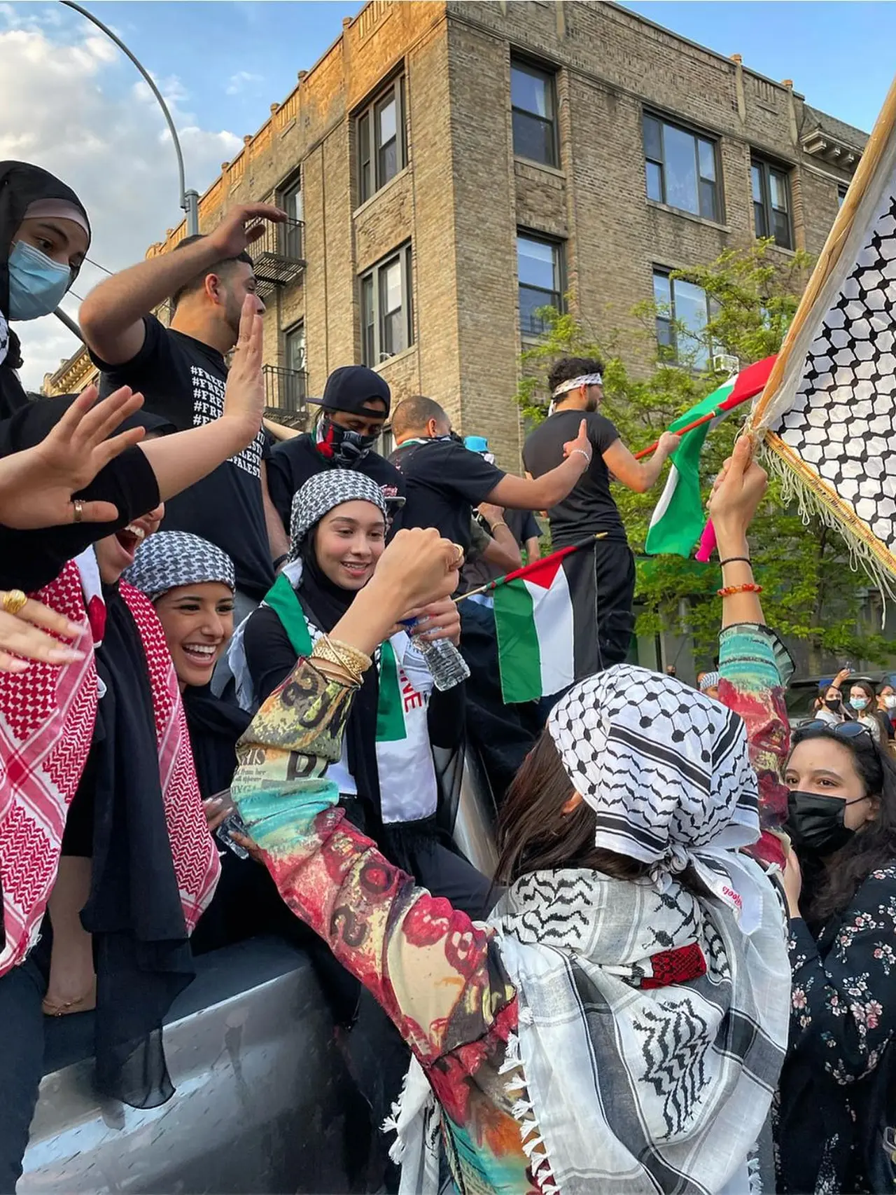 Cerita Pekan Ini: Cinta Bella Hadid untuk Palestina, dari Keluarga