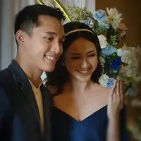 Gelar pesta pertunangan pada Minggu (26/12/2021) Jonathan Christie dan Shanju Eks JKT48 tampil kompak dalam balutan busana bernuansa navy. (Foto: Instagram/ fx.adi.yusuf)