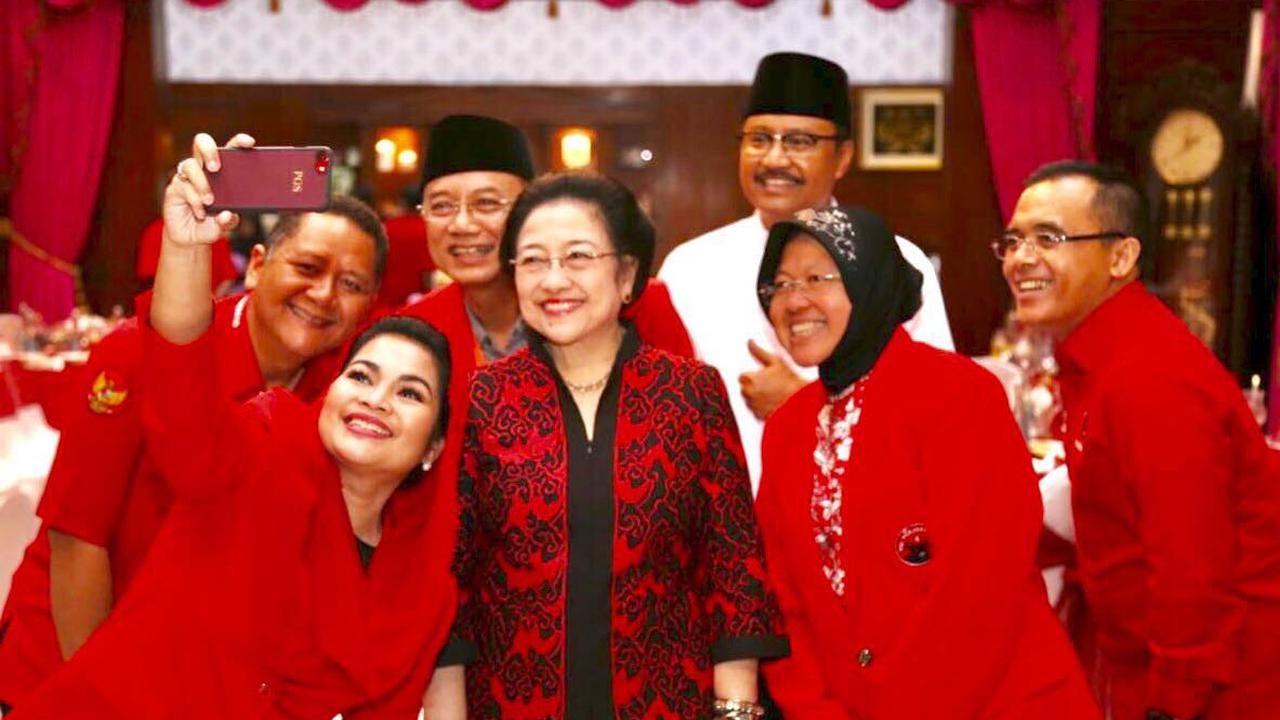 Gus Ipul dan Puti Guntur Soekarno foto bersama Megawati Soekarnoputri (Liputan6.com/Dian Kurniawan)