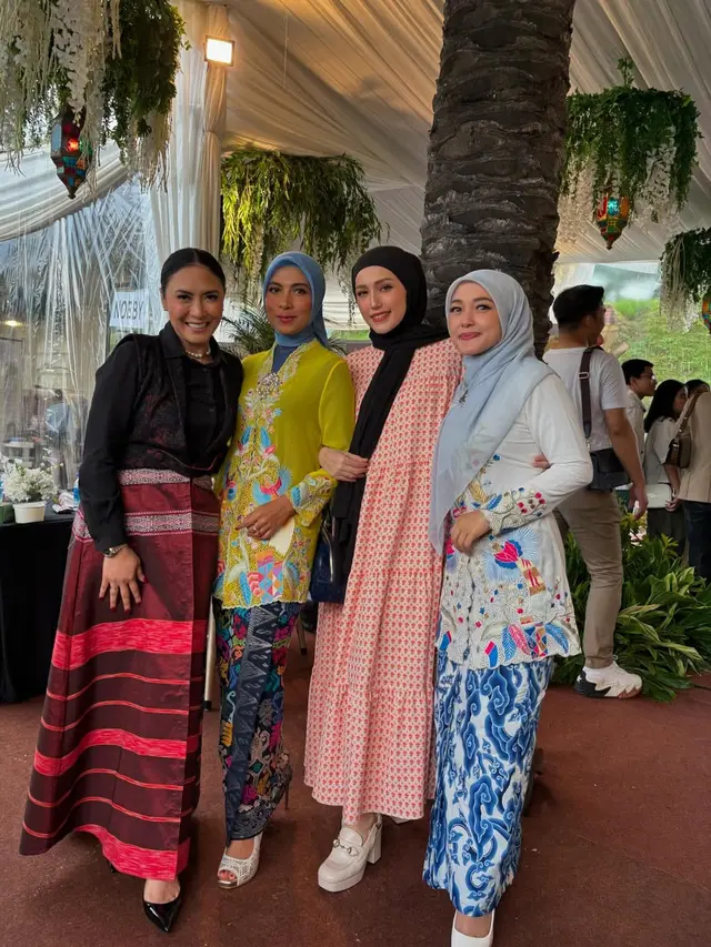 6 Inspirasi Outfit Gamis ala Adelia Istri Pasha Ungu, Modis untuk Usia 30-an