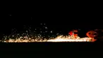 Video aksi hebat Valentino Rossi, Marc Marquez dan Jorge Lorenzo yang bertarung pada malam hari di sirkuit Losail Qatar pada 2015 lalu.