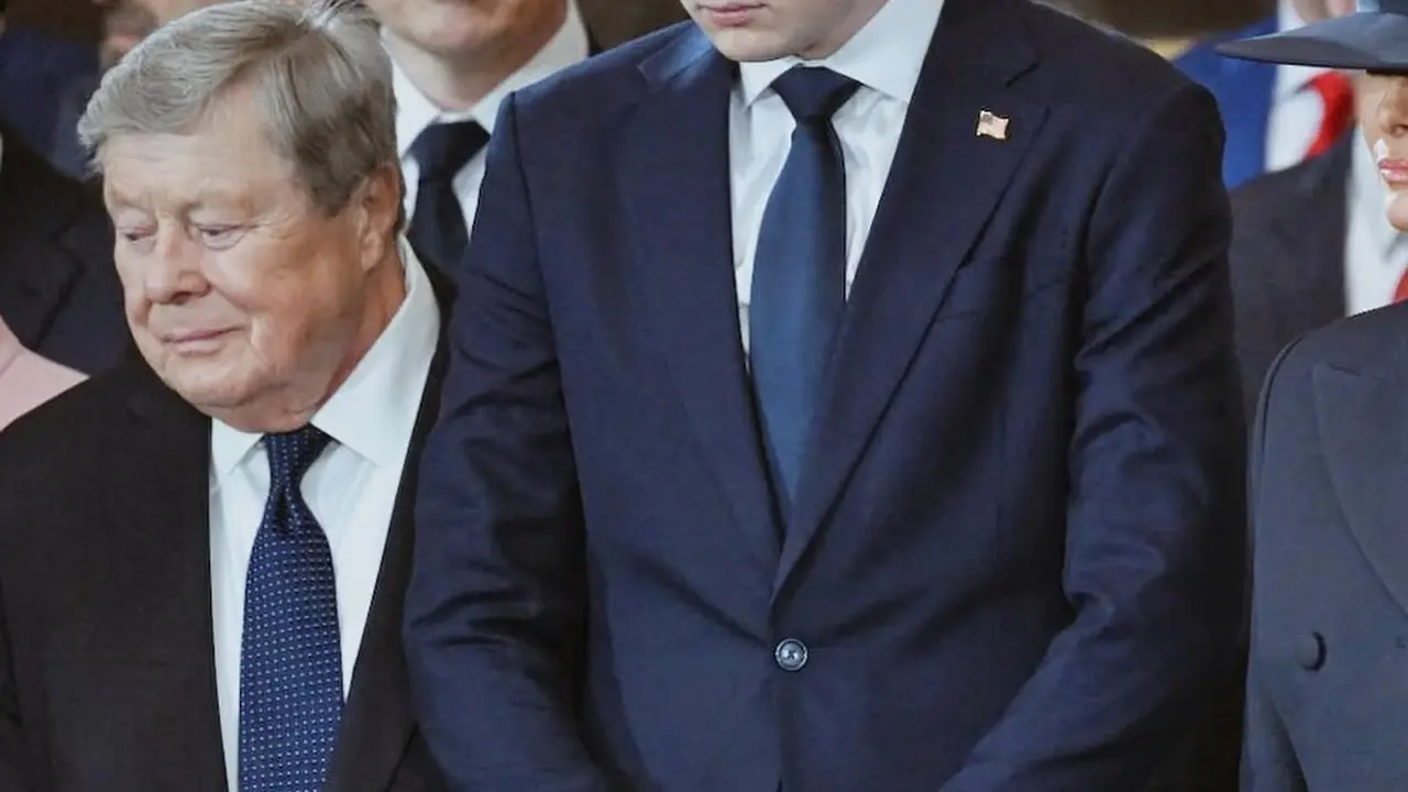 6 Potret Barron Trump yang Bikin Salfok di Pelantikan Donald Trump Presiden AS