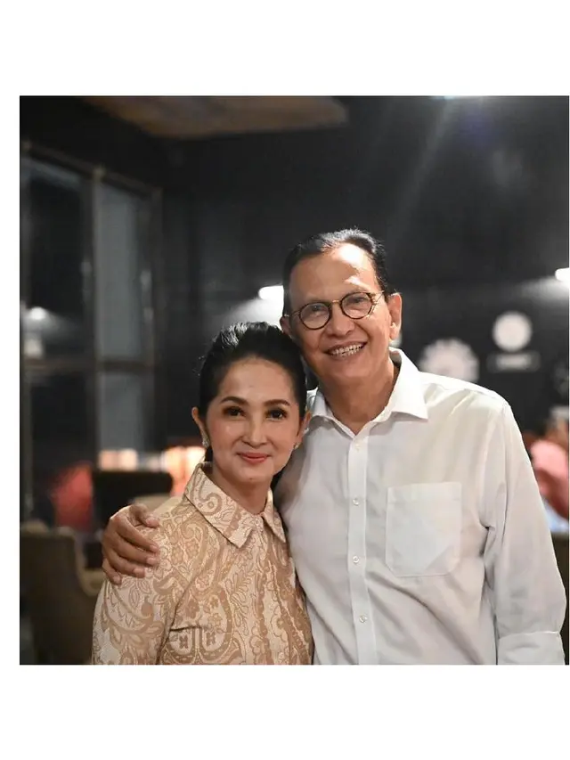 34 Tahun Bersama, Ini 6 Momen Romantis Roy Marten dan Anna Maria
