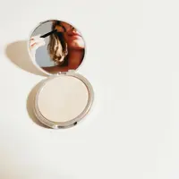 Bulan Ramadan identik dengan suasana yang lebih tenang dan sederhana sehingga banyak orang memilih gaya makeup yang tidak terlalu bold (Sumber: Pexels.com)