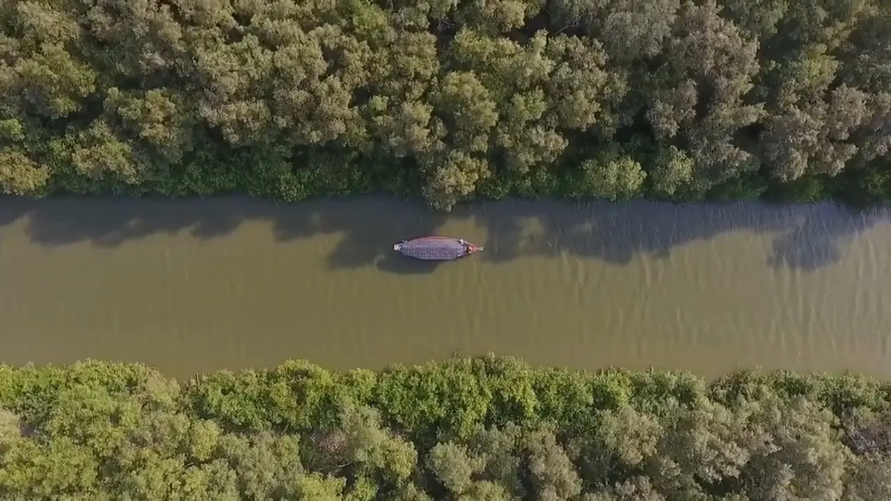 Sungai Wonorejo Surabaya semakin menyempit. (surabaya.go.id)