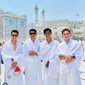 Witan Sulaeman, Asnawi, Pratama Arhan, dan Egy Maulana umrah. [@pratamaarhan8]