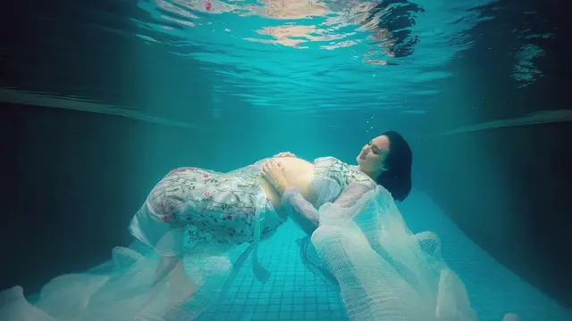 Potret Cantik Nadine Chandrawinata Sebelum Melahirkan, Bak Titisan Putri Laut dengan Gaun dari Kain Sisa