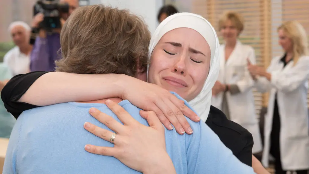 Aya bertemu Becky pertama kalinya untuk berterima kasih atas pemberian hati untuk anaknya. (Cleveland Clinic)