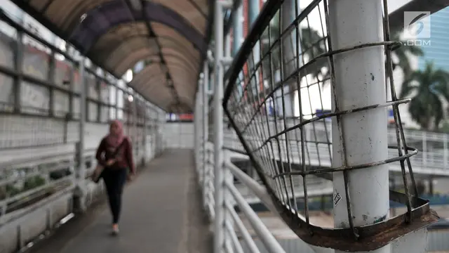 Potret Miris JPO di Tengah Gedung Perkantoran Ibu Kota