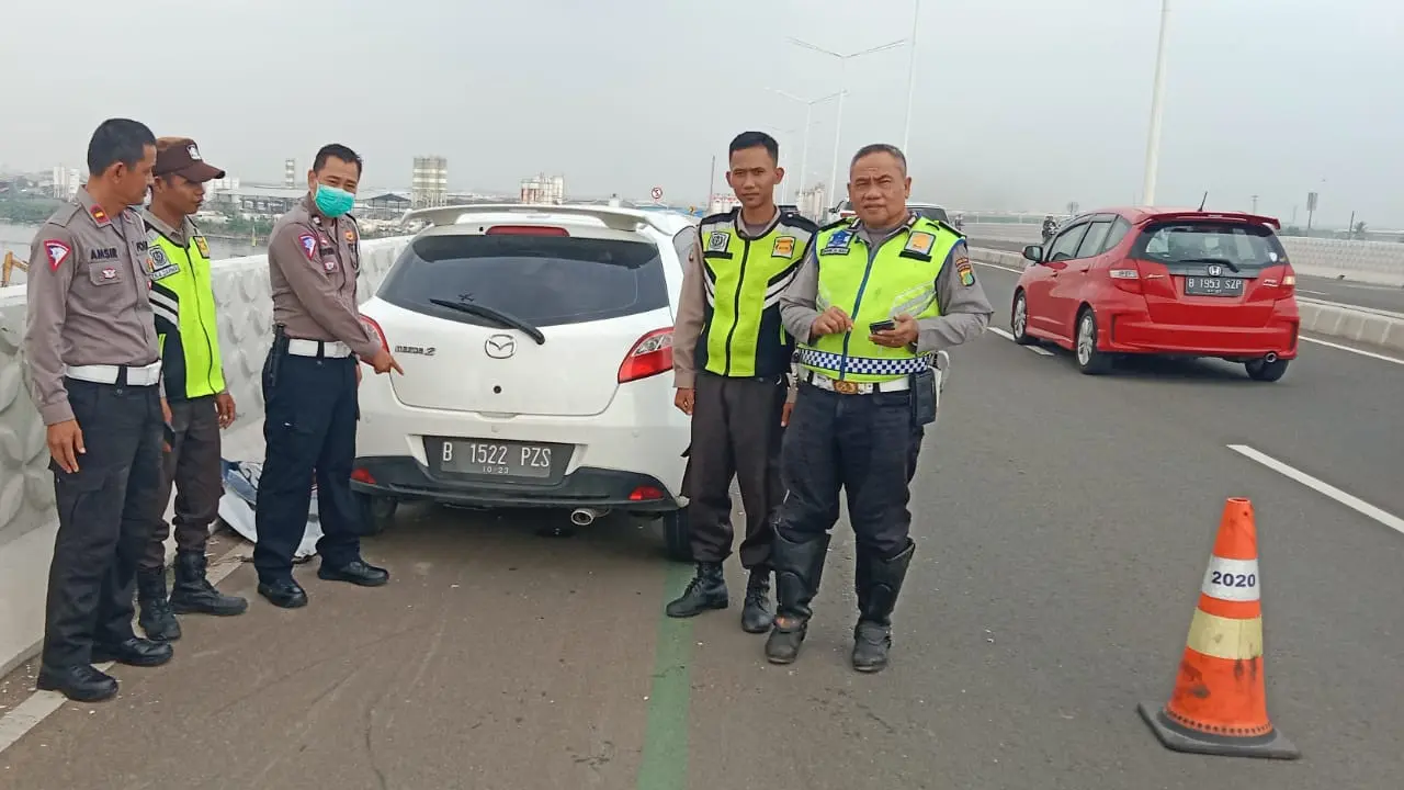 Rombongan pesepeda ditabrak mobil di Jembatan Baruyungan, PIK 2, Tangerang, Banten pada Minggu (16/10/2022)