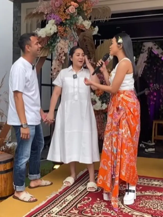 Raffi Ahmad beri kejutan ultah ke Nagita Slavina (Instagram/raffinagita1717)