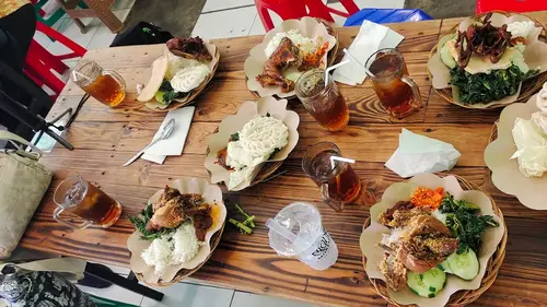 Bebek Goreng Pak Eko Bawen