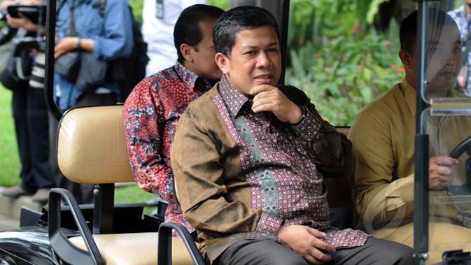 Wakil Ketua DPR Fahri Hamzah saat akan menemui Presiden Joko Widodo di Istana Merdeka, Jakarta, Senin (2/2/2015). (Liputan6.com/Faizal Fanani)