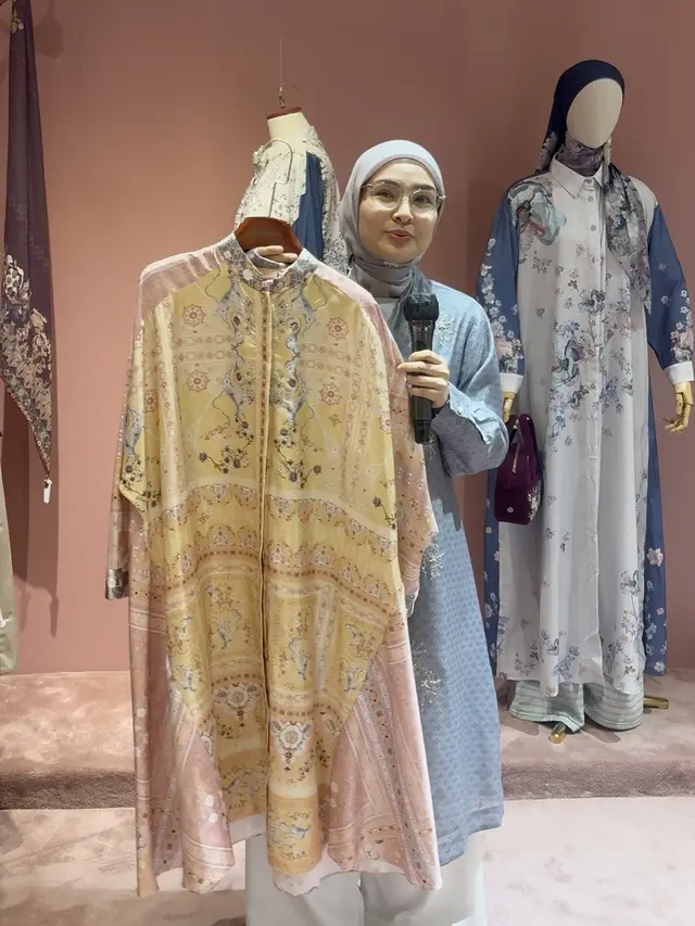 Ria Miranda Luncurkan Koleksi Kasual untuk Raya 2026 . [Anisha/Fimela]