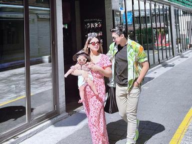 Felicya Angelista diketahui tengah menjalani liburan bersama keluarga kecilnya di Korea Selatan. Hal ini terlihat dalam unggahan di akun Instagram pribadinya. (Liputan6.com/IG/@felicyangelista_)