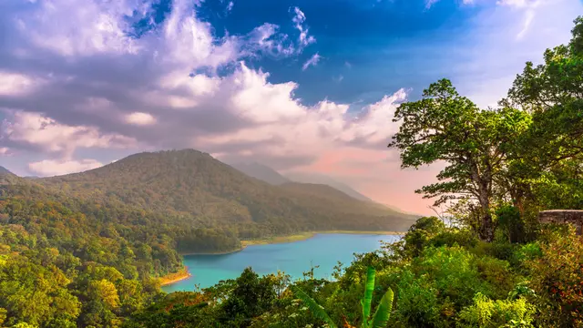 Danau Buyan.