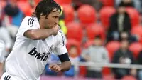 Raul Gonzalez saat masih berbaju Real Madrid, dalam pertandingan La Liga (11/1/2009). Raul senang Barcelona bisa juara Liga Champions. (AFP PHOTO/Jaime Reina)