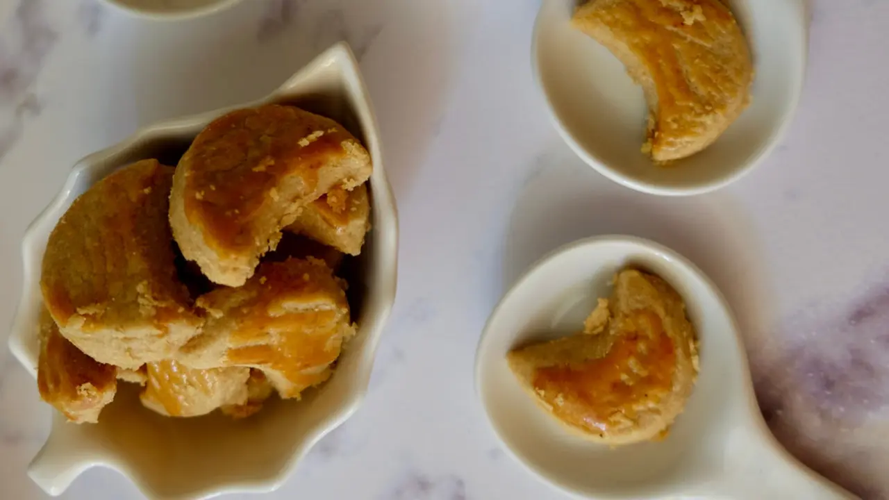 kue kacang keju