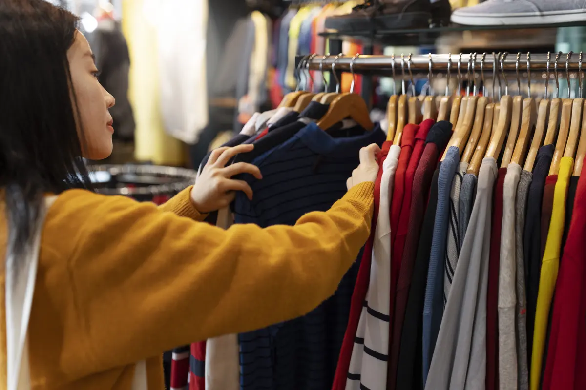 Aktivitas Belanja Thrifting