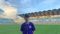Pelatih PSS Sleman, Pieter Huistra seusai memimpin latihan tim di Stadion Maguwoharjo, Sleman. (Bola.com/Ana Dewi)