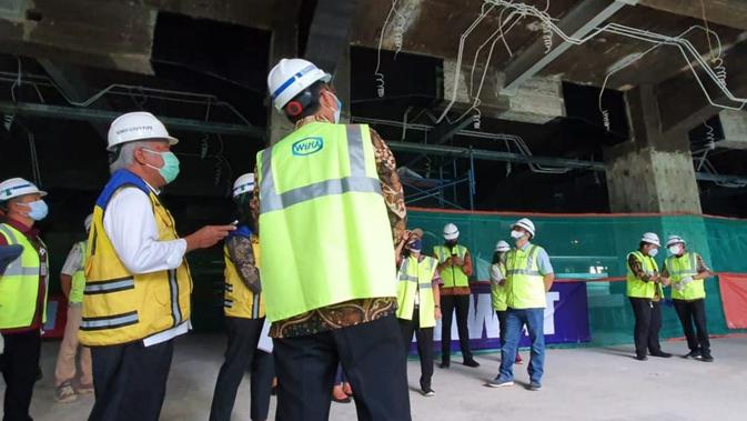 Menteri PUPR Basuki Hadimuljono mengunjungi lokasi pemugaran atau renovasi Gedung Sarinah Thamrin di Jakarta. (Dok Kementerian PUPR)