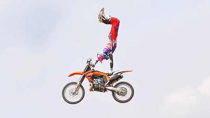 Freestyler Motocross Swedia Terbang di Gading Serpong