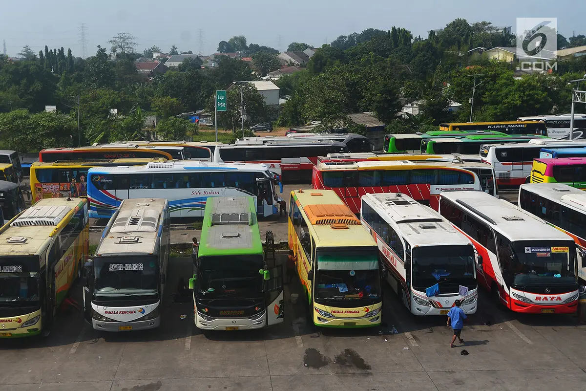 H-6 Hari Raya Lebaran, Calon Pemudik Mulai Ramai di Terminal Pulogebang