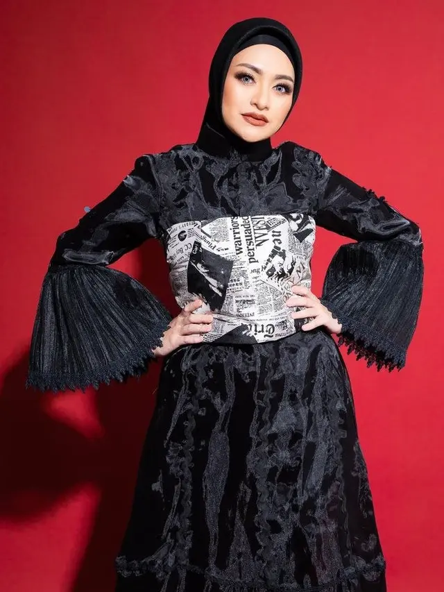 Potret Nathalie Holscher saat berhijab (Instagram/@nathalieholscher)
