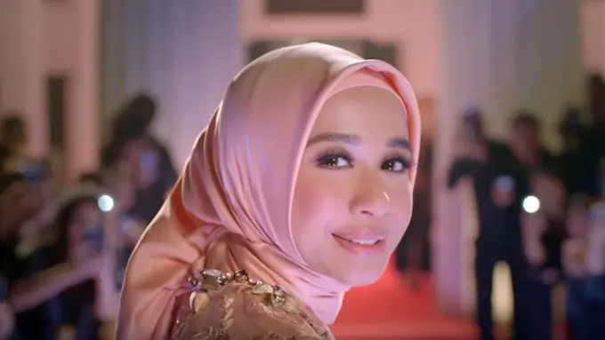 Laudya Cynthia Bella Menginspirasi Wanita Modern Temukan #CantiknyaFitrah