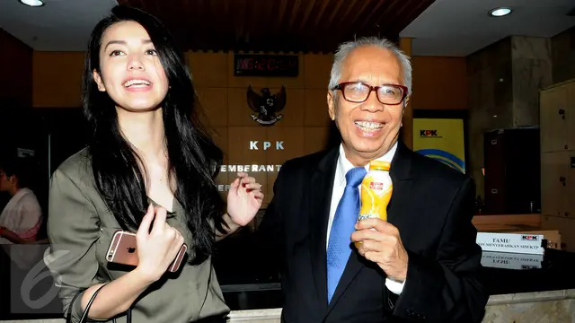 Velove Vexia dan OC Kaligis