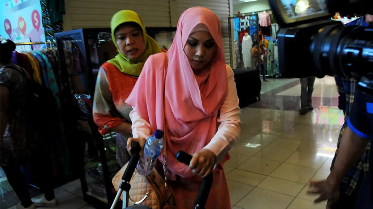 Ogah Komentari Guntur Bumi, Puput Melati Pasang Muka Judes