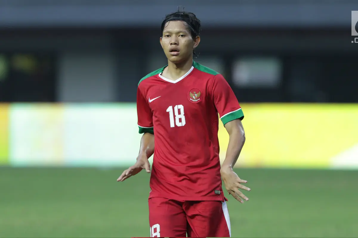 Gelandang Arema FC, Adam Alis