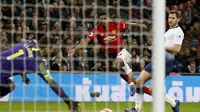 Proses terjadinya gol Mrcus Rashford pada laga lanjutan Premier League yang berlangsung di stadion Wembley, Inggris, Minggu (13/1). Man United menang atas Tottenham Hotspur 1-0. (AFP/Adrian Dennis)
